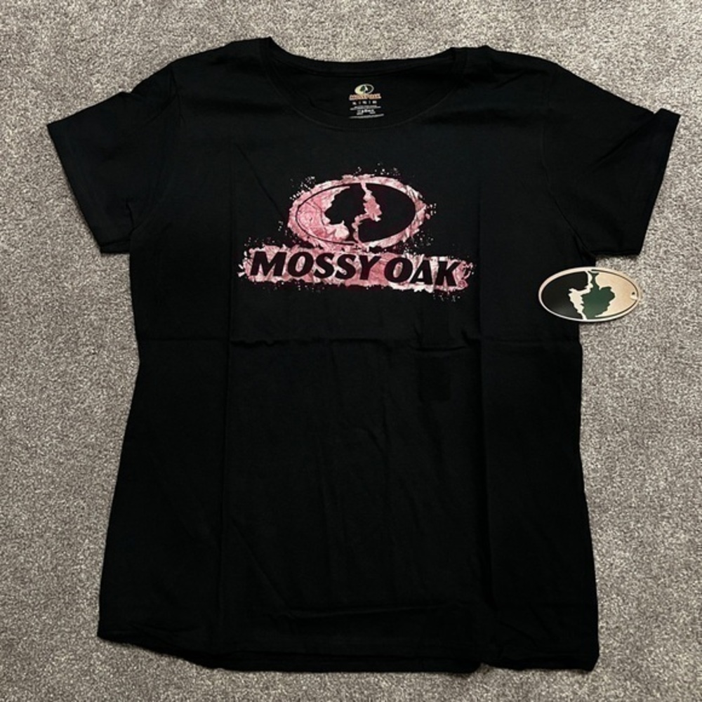 NWT Women’s Mossy Oak Black Graphic Shirt